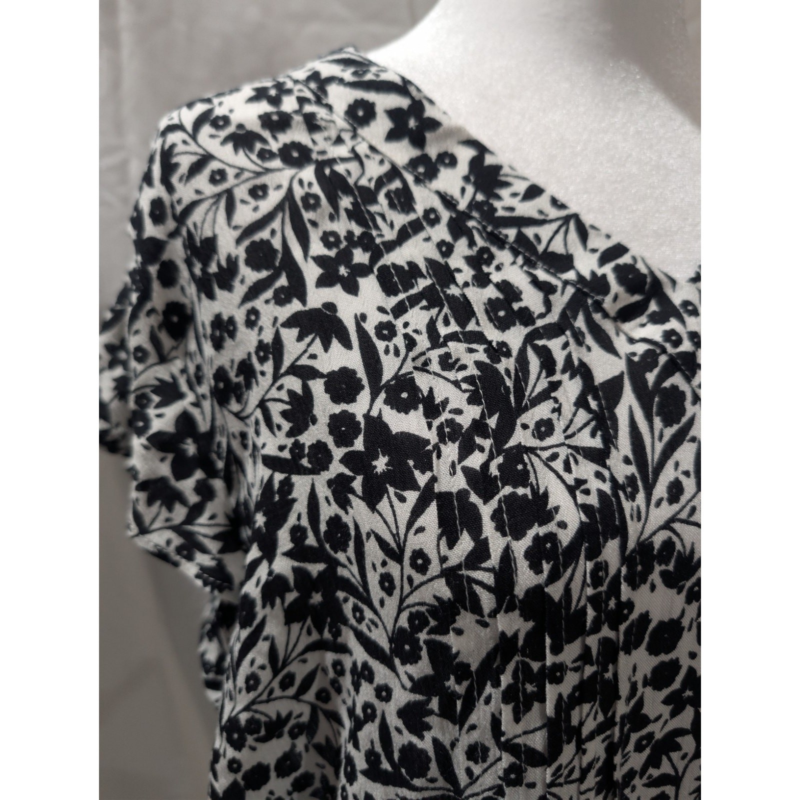 Coldwater Creek Women's Size XL pleated shirt Top… - image 2