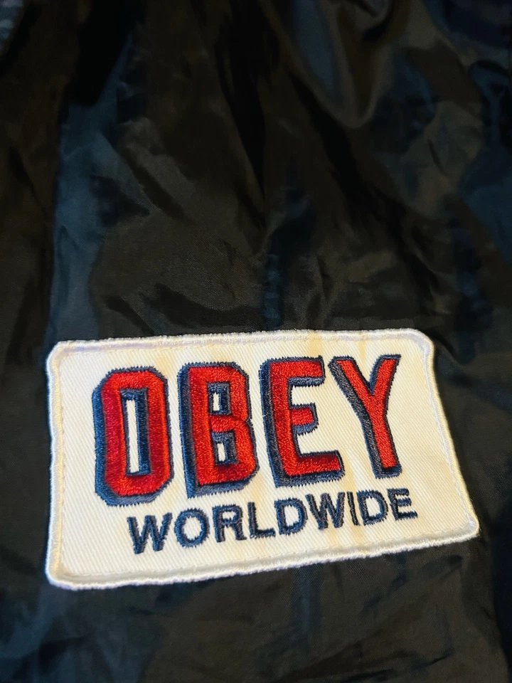 Повиноваться во всем мире * Бэнкси * 100% полиэстер куртка большой - Изображение 4 из 4