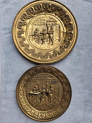 Vtg Set 2 Peerage Style Brassware Embossed Pressed Brass Wall Plates Pub Scene