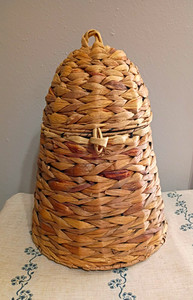 Small Round Wicker Storage Basket with Lid, Brown Rustic Farmhouse Handmade