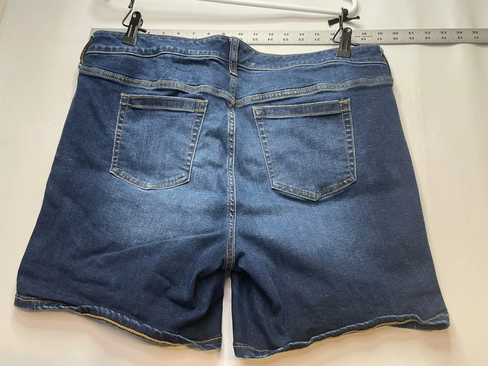 Torrid Denim Shorts Mujer 16 36 x 8 Vaqueros tiro Medio Azul Foto 3 de 4