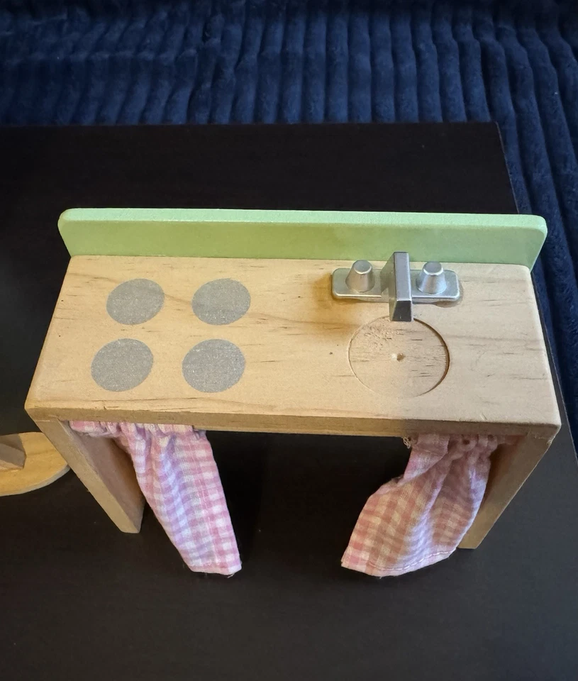 Juego de cocina de madera KidKraft Barbie majestuosa mansión nevera fregadero mesa planchado Foto 2 de 4