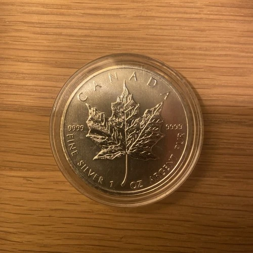1oz 2011 Maple Leaf 9999 Silver Coin 6