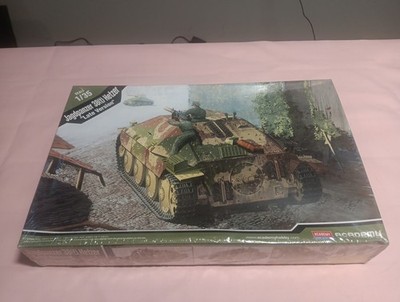 Academy Hobby Model Kit 1/35 Jagdpanzer 38(t) Hetzer Early Version SW 13230