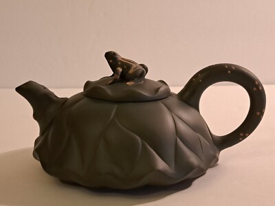 YiXing Ware Kiln ZiSha Pottery Teapot ''Frog On Lotus'' Style Naturalistic Leaf 