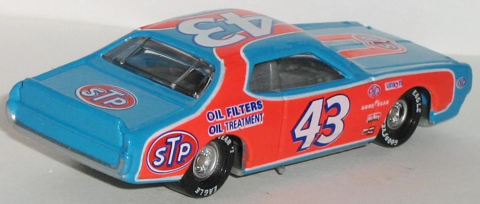 1/64 NASCAR LEGEND / RICHARD PETTY / CARGADOR DODGE 1975 / coche de carreras de campeonato Foto 2 de 3
