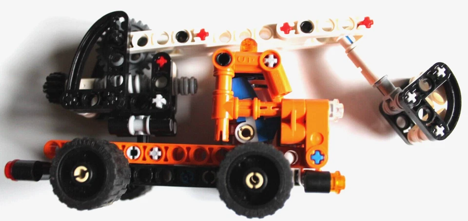 LEGO Technic 42088 Cherry Picker, photo 2 sur 3