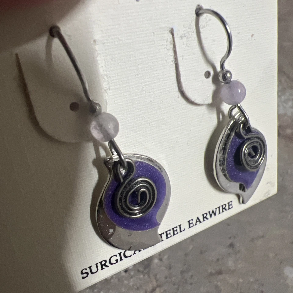 Pendientes Silver Forest EE. UU. Lágrima Tono Plata Cuentas Púrpura Cuelgan Foto 4 de 4