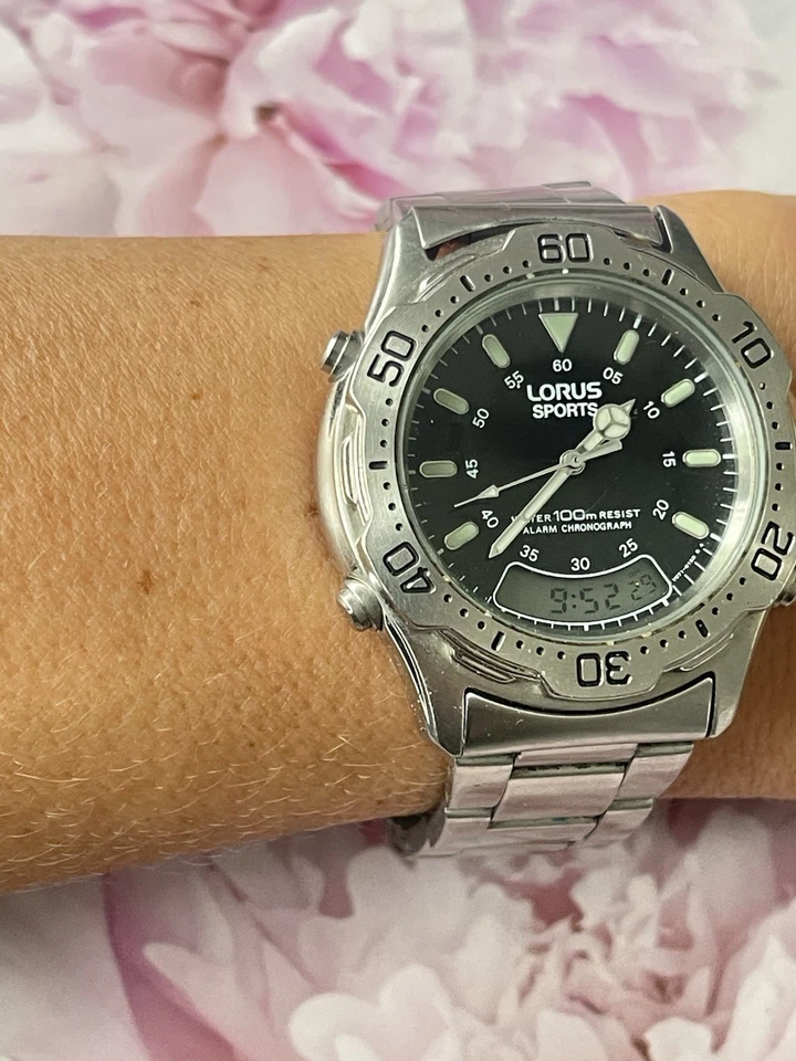 Lorus Sports V071- 01OO Stainless Steel Gents Watch Digital Sport Bracelet  - Image 2 of 4