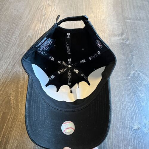 Chicago Cubs MLB Logo Essentials Negro 9Forty Snapback - Imagen 2 de 3