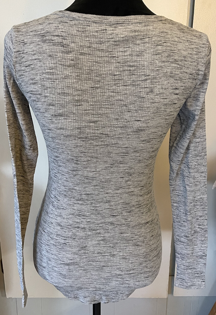 Derek Heart LS Basic Top Sz Medium Gray - image 2