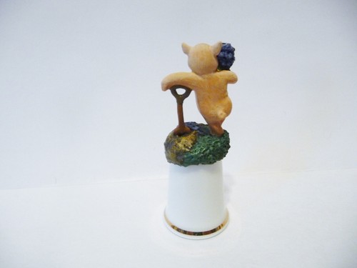 THIMBLE STERLING CLASSIC HANDPAINTED PEWTER TOPPER OF PIG GARDENING - Picture 3 of 5