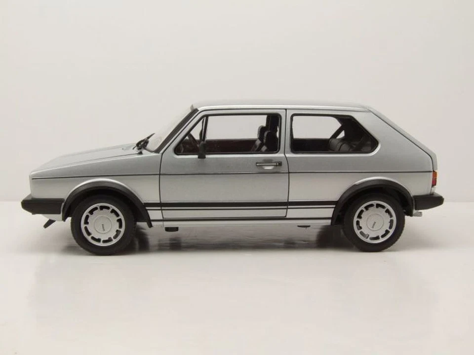 VW Golf 1 GTI Pirelli 1982 Argento Modellino 1:18 Welly - Immagine 3 di 4