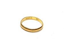 Stunningly Simple 22ct gold wedding band size Q and 3.15g