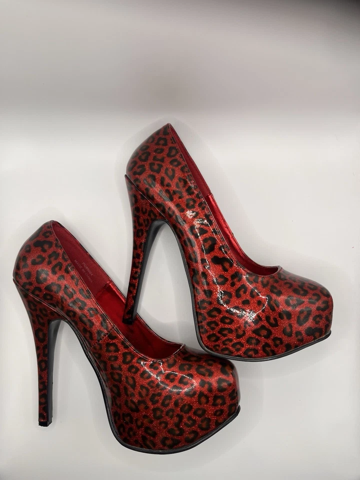 Zapatos de tacón Bordello de 5,75", plataforma de charol guepardo rojo brillante, talla 9 Foto 2 de 4