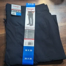 Wrangler Men's Regular Fit Tech Pant, Black, 36x30
