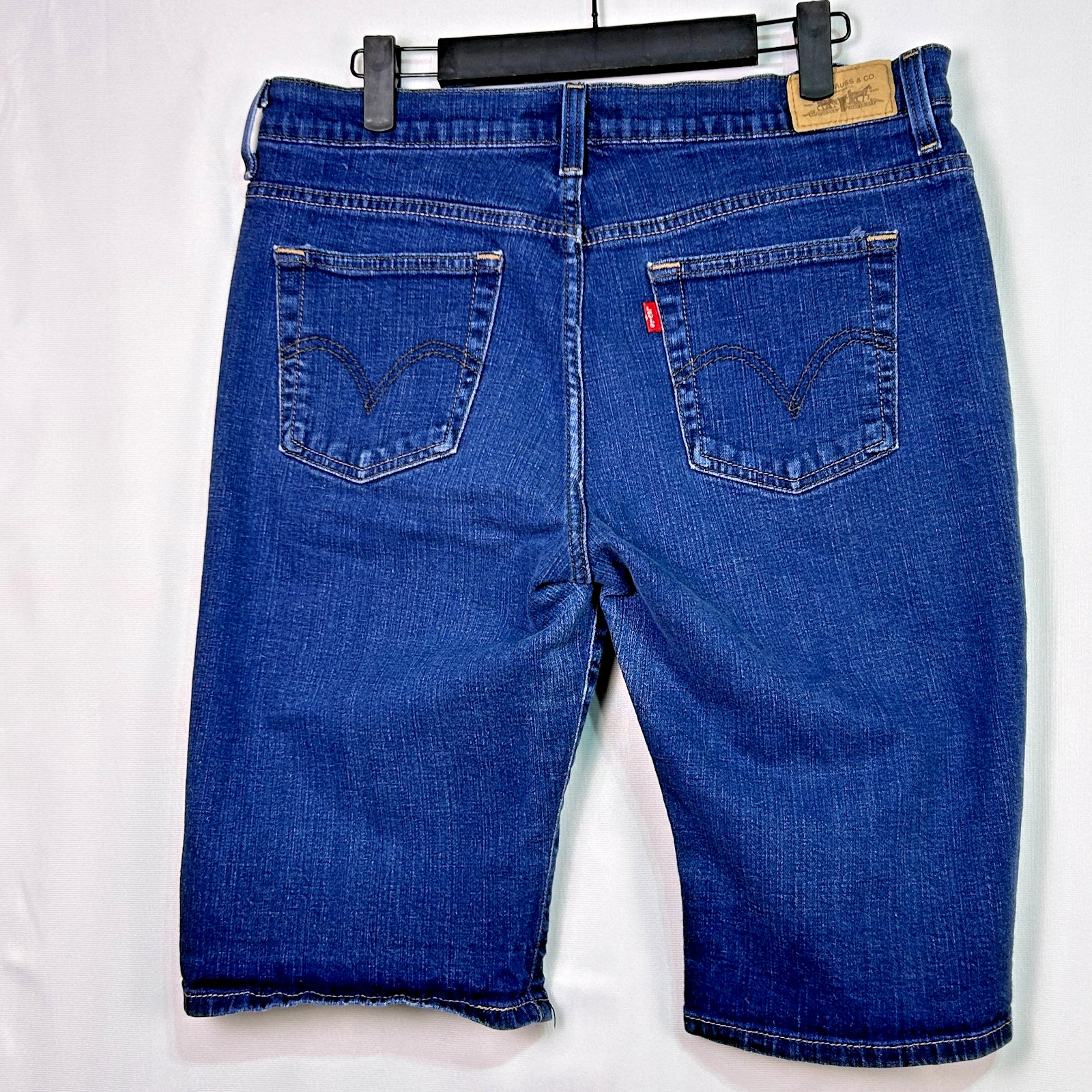 Levi’s Women’s Size 12 Dark Wash Denim Bermuda Shorts Mid Rise Stretch thumbnail 4