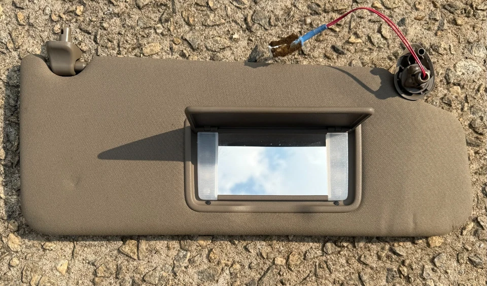 2009-2015 Honda Pilot Passenger Side Tan/Beige Lighted Sun Visor RH Sunvisor OEM - Image 2 of 3