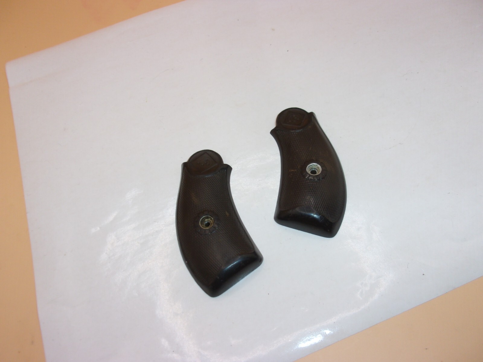 H & R .32 Cal Top Break Unmarked Grips .32 Cal w/ Escutcheons eBay