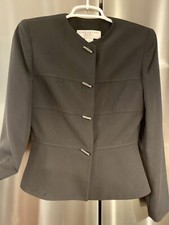 Jones New York petite suit blazer Flattering hourglass shape ruffles back Size4P