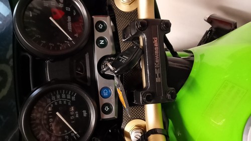 KAWASAKI ZRX 1200R 2006 - 2 OWNERS -23911 MILES - FULL MOT - Picture 3 of 13