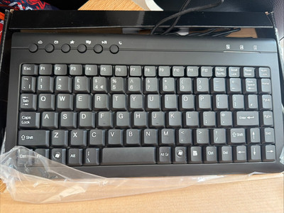Xenta SK-020 Multimedia Tastatur Ultra Slim Kompakt USB Kabelgebunden PC Laptop Schwarz