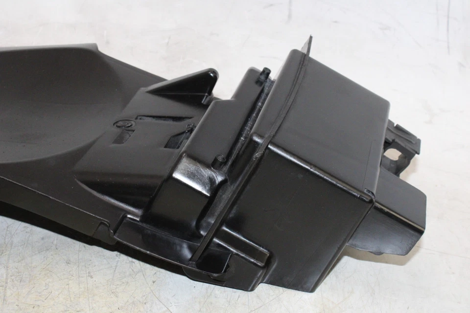 03-07 SUZUKI SV1000S OEM TRASERO TRASERO COLA INFERIOR BATERÍA BANDEJA PLÁSTICO Foto 2 de 4