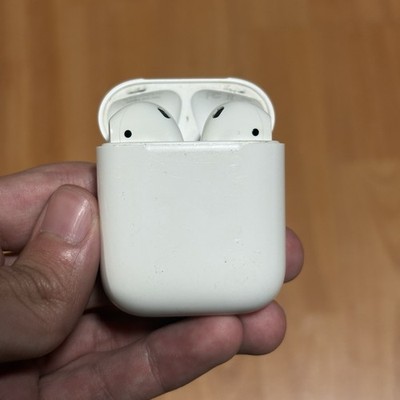 Apple AirPods 1st Generation In-Ear Headsets with Charging Case - White
