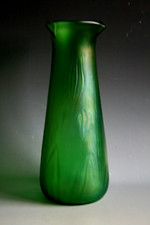ANTIQUE ART NOUVEAU IRIDESCENT GLASS VASE IN STYLE OF LOETZ