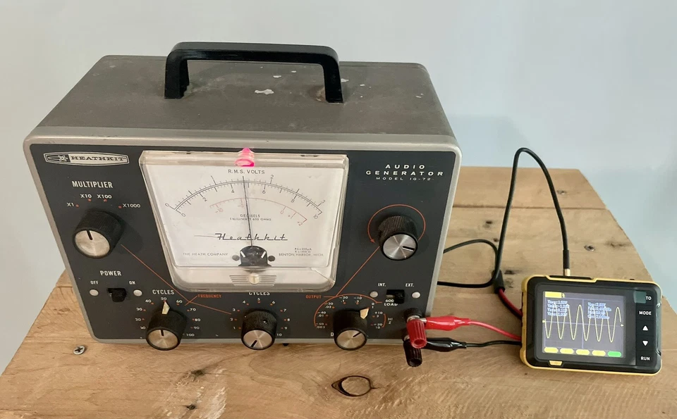 Generador de señal de audio de tubo de vacío Heathkit IG-72 - reparado, probado y funcionando Foto 2 de 4