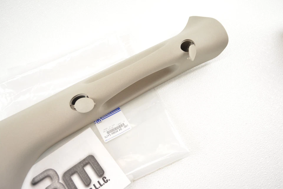 Chrysler Aspen Dodge Durango 2007-2009 lado derecho gris pilar A nuevo OEM 5JY54BDXAE Foto 2 de 4