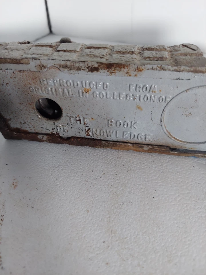 VTG Reproduction Book of Knowledge working Cast Iron Cannon Mechanical Bank. - Image 2 of 4