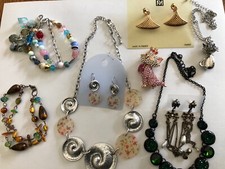 lot de bijoux fantaisies neufs