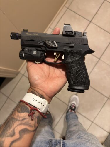 SIG SAUER FOXTROT1X Weapon Mounted Light - SOF12001 for sale SIG SAUER FOXTROT1X Weapon Mounted Light - SOF12001 for sale