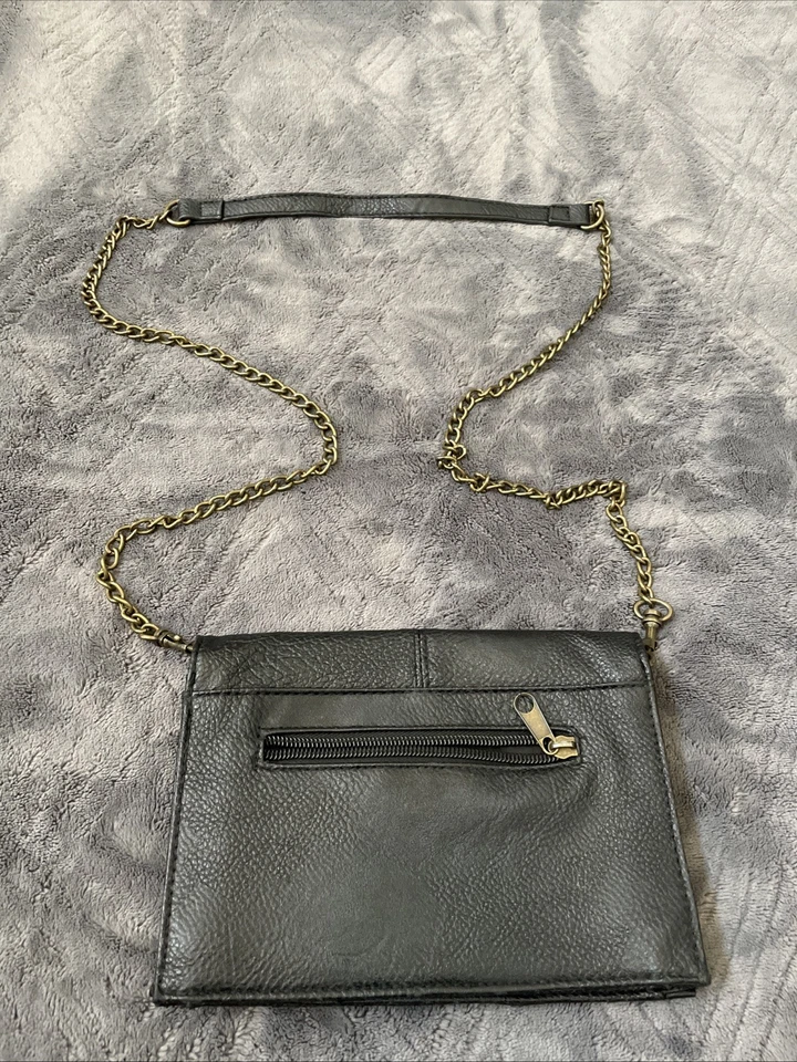 Bandolera pequeña Mossimo imitación cuero negro tachonada con correa de cadena RN#17730 Foto 2 de 4