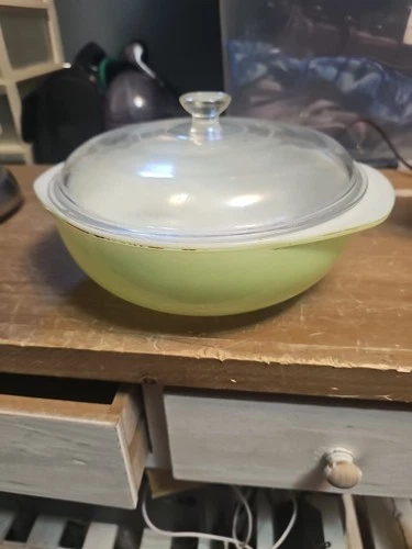 Vintage PYREX Lime Green 2 Quart Mixing Bowl Casserole Dish #024 USA