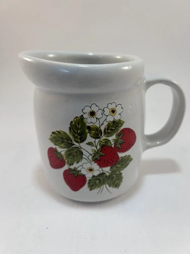 Wild Strawberry Creamer Mccoy Pottery Vintage Farmhouse ￼