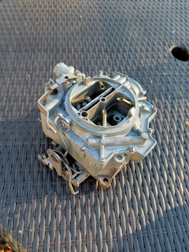 Carburador original 1966 Chevrolet 283 V8 Rochester 4 jatos 4BBL 7025128  - Imagem 2 de 4
