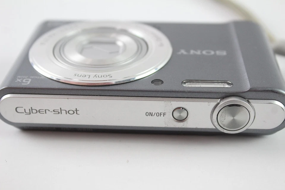 Sony Cybershot DSC-W810 Digital Compact Camera Working w/ Sony 6x Zoom Lens - Image 3 of 4