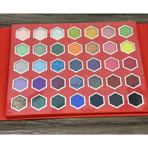 Profusion X Peanuts "Snoopy's Starlit Holiday" 41 Shade Eye & Face Palette New - Picture 8 of 9