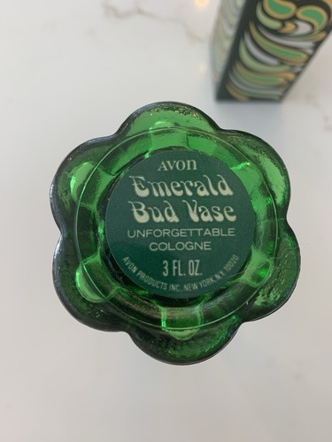 Vintage 70’s Avon Emerald Bud Vase with Original Box Cologne 3 Fl. Oz. - Picture 6 of 17