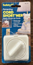 NEW Safety 1st Retracting Cord Short'ner No 114 Wind Up Action Baby 1990 Vintage