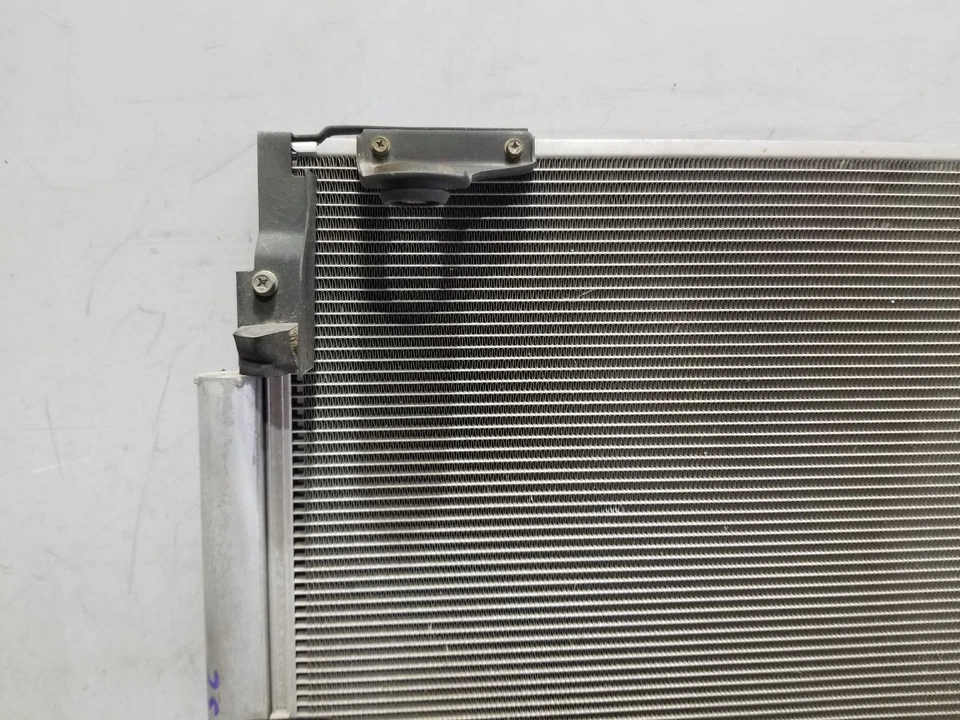 08 2008 Lexus LX570 5,7 L condensador de CA  Foto 2 de 4