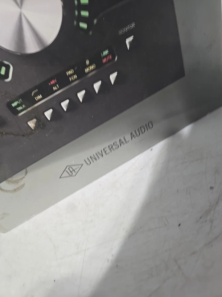 Universal Audio Apollo Twin MKII UAD 2 - Duo Core Thunderbolt Audio Interface - Image 4 of 4