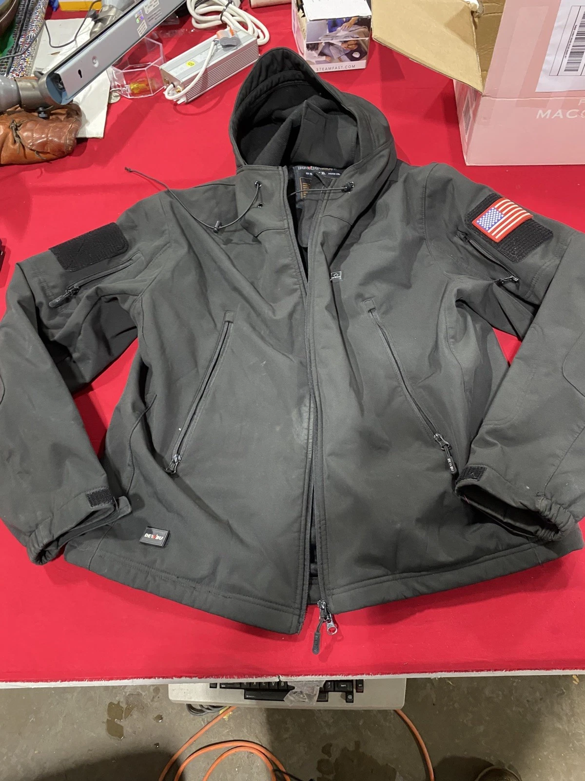 DEWBU Men's Soft Shell Black Heated Jacket With Hood Size XL men & Battery Pack