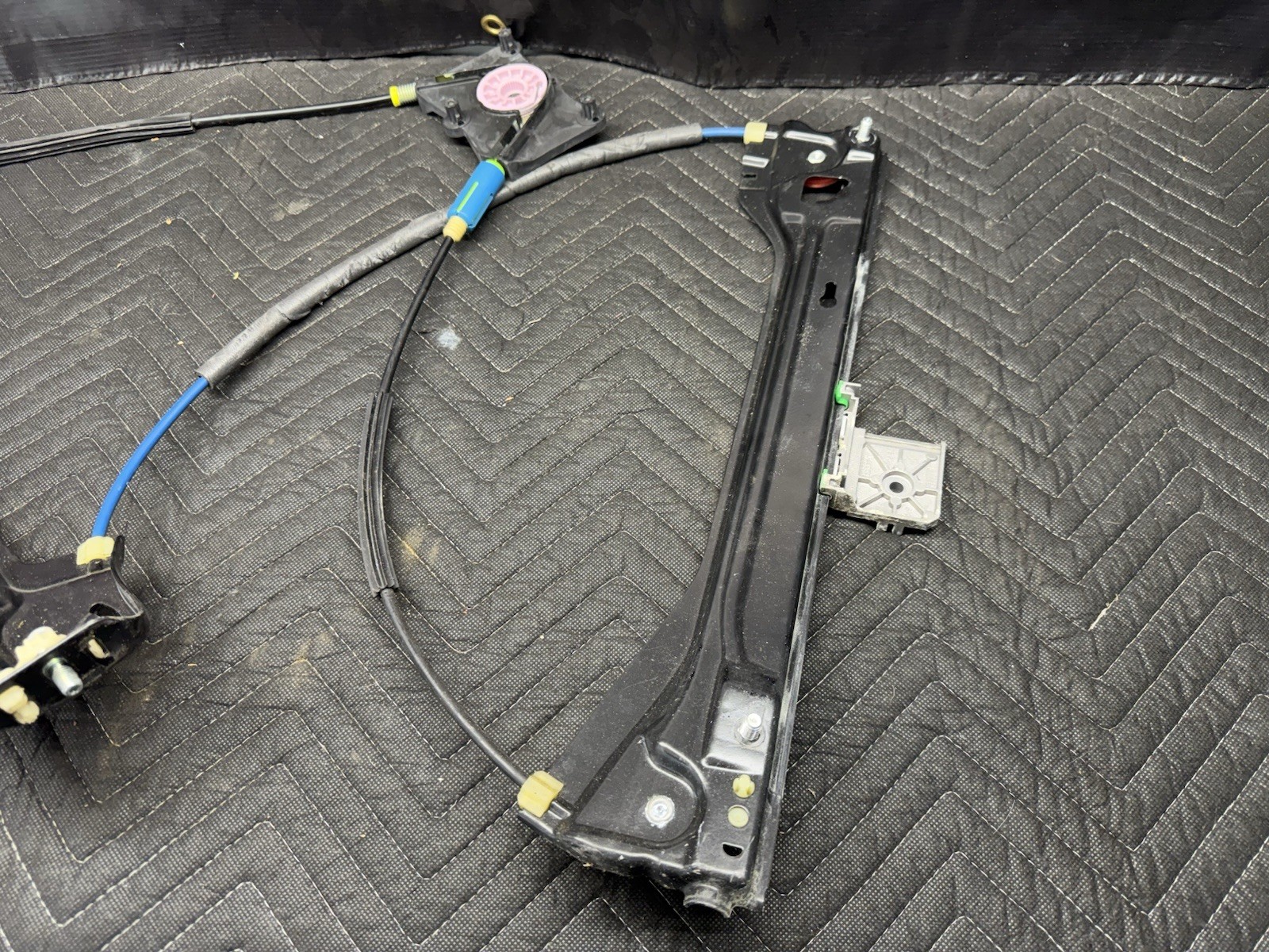 2017-2023 AUDI R8 V10 4S FRONT LEFT DOOR WINDOW GLASS REGULATOR RAIL 4S8837461B