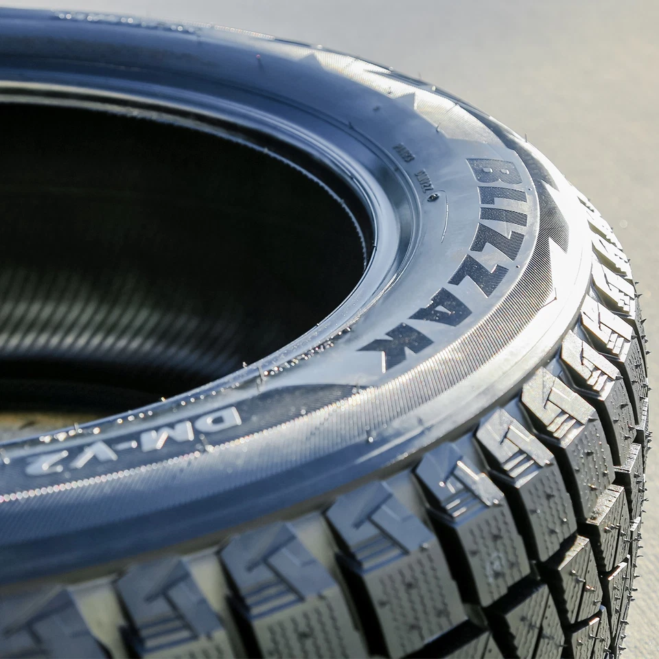 Tire Bridgestone Blizzak DM-V2 235/70R16 106S (Studless) Snow Winter Foto 4 de 4