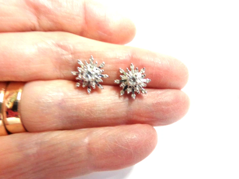 10kt white/y gold white sapphire earrings sz 1/2 in wgt 1.8 grams tcw .32 pierce - Image 4 of 4