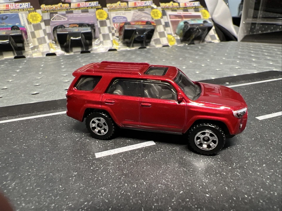2022 Matchbox ‘18 Toyota 4Runner Collectible 1/64 Scale Diecast Diorama Set - Image 3 of 4