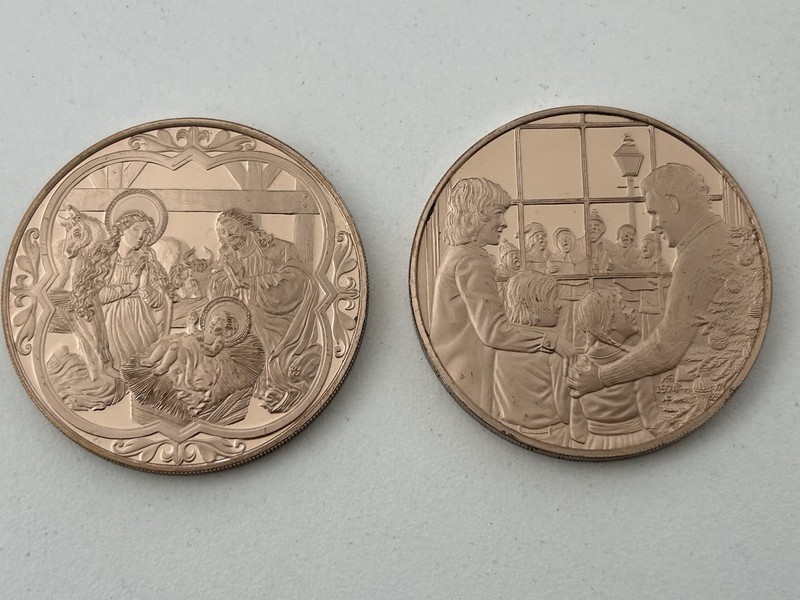 1974 & 1976 Franklin Mint Christmas Holiday Jesus Mary Magi Manger Carolers Coin